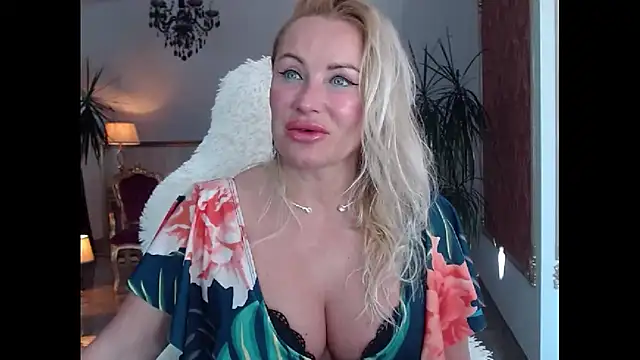 Snapshot of eyesangel22 chatting on January 14, 2025, 11:31 am eyesangel22 online show from January 14, 2025, 11:31 am