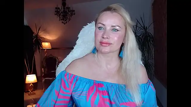 Snapshot of eyesangel22 chatting on January 22, 2025, 11:45 am eyesangel22 online show from January 22, 2025, 11:45 am