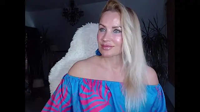 Snapshot of eyesangel22 chatting on January 24, 2025, 12:52 pm eyesangel22 online show from January 24, 2025, 12:52 pm