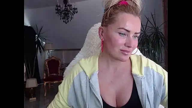 Snapshot of eyesangel22 chatting on January 29, 2025, 12:24 pm eyesangel22 online show from January 29, 2025, 12:24 pm