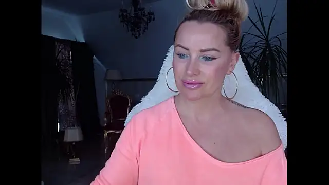 Snapshot of eyesangel22 chatting on February 18, 2025, 6:37 am eyesangel22 online show from February 18, 2025, 6:37 am