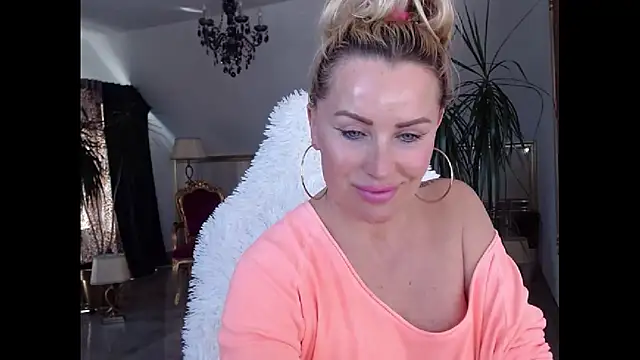 Snapshot of eyesangel22 chatting on March 19, 2025, 12:45 pm eyesangel22 online show from March 19, 2025, 12:45 pm