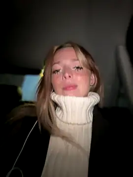 LoraaDoll online show from September 24, 2025, 4:10 pm