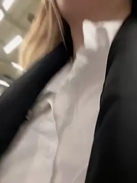 LoraaDoll online show from October 6, 2025, 3:42 pm