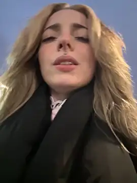 LoraaDoll online show from October 29, 2025, 2:41 pm