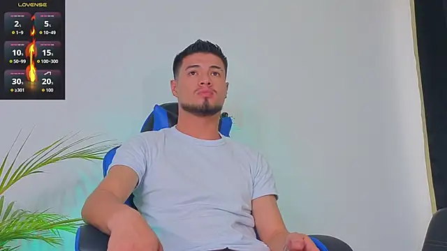 EdwardRoss  online show from October 13, 2025, 10:32 pm