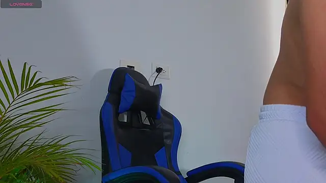 EdwardRoss  online show from November 1, 2025, 8:00 pm