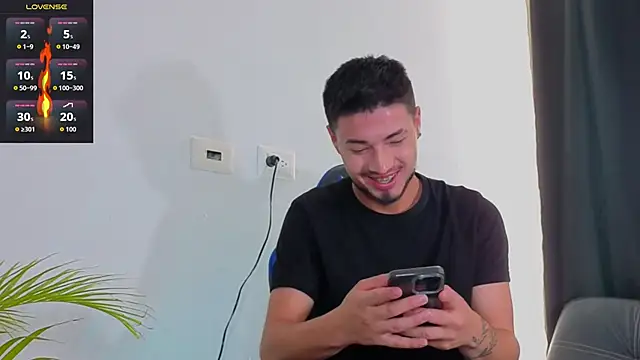 EdwardRoss  online show from November 25, 2025, 4:18 pm