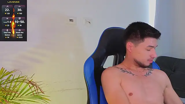 EdwardRoss  online show from April 3, 2026, 9:24 pm