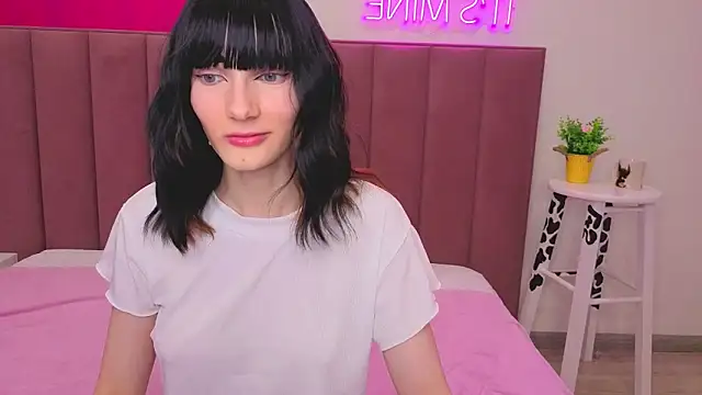 Snapshot of Lili_flowerr chatting on June 16, 2026, 11:46 am Lili flowerr online show from June 16, 2026, 11:46 am