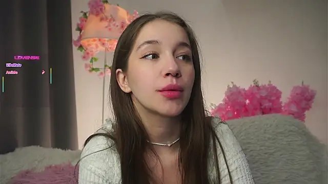 Snapshot of AmiLewis chatting on October 24, 2025, 1:13 am AmiLewis online show from October 24, 2025, 1:13 am