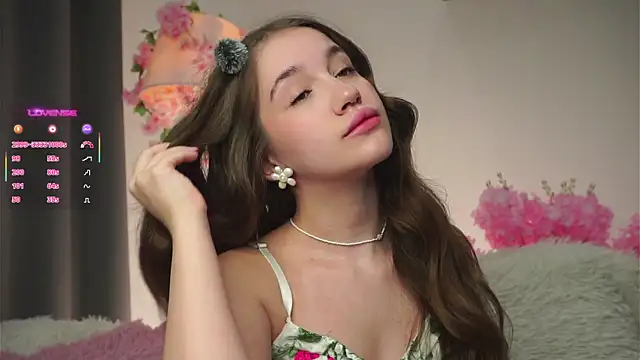 Snapshot of AmiLewis chatting on October 25, 2025, 1:02 am AmiLewis online show from October 25, 2025, 1:02 am