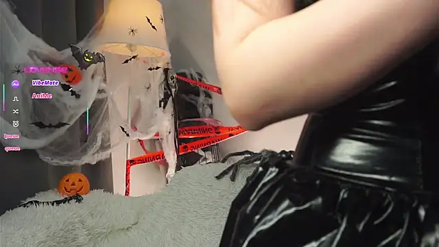 Snapshot of AmiLewis chatting on October 29, 2025, 1:19 am AmiLewis online show from October 29, 2025, 1:19 am