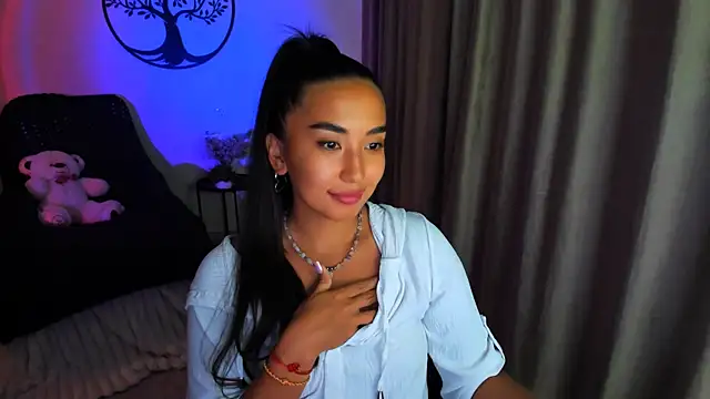 worldofkim online show from September 11, 2025, 5:24 pm