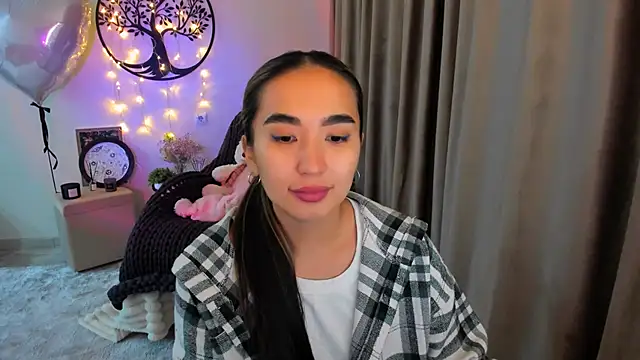 worldofkim online show from April 8, 2026, 3:56 pm