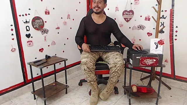 Snapshot of KalethBigDick chatting on February 20, 2025, 4:07 am KalethBigDick online show from February 20, 2025, 4:07 am