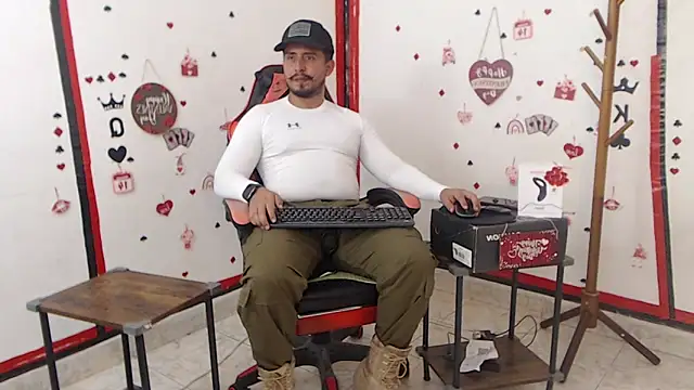 Snapshot of KalethBigDick chatting on February 24, 2025, 5:20 pm KalethBigDick online show from February 24, 2025, 5:20 pm