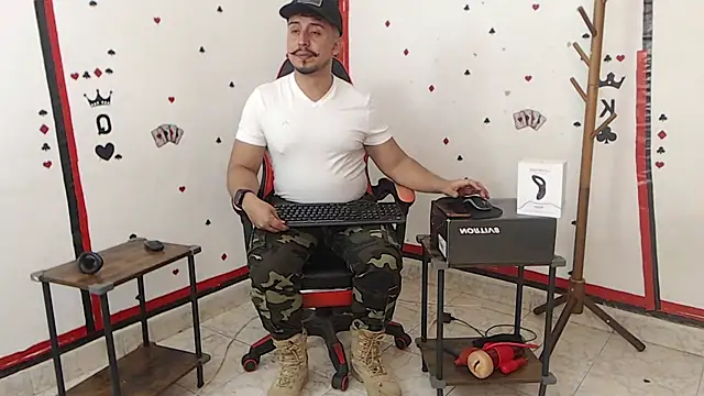 Snapshot of KalethBigDick chatting on March 6, 2025, 5:03 am KalethBigDick online show from March 6, 2025, 5:03 am