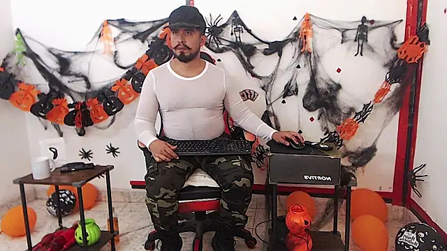 Snapshot of KalethBigDick chatting on November 1, 2025, 5:42 am KalethBigDick online show from November 1, 2025, 5:42 am