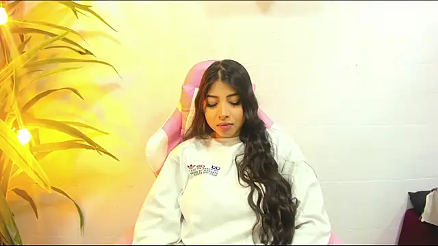 Miia Thompsonn online show from October 12, 2025, 4:17 pm