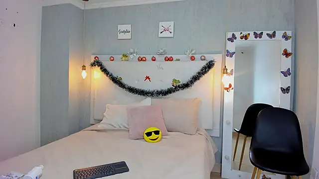 aishawild online show from December 30, 2024, 12:42 pm