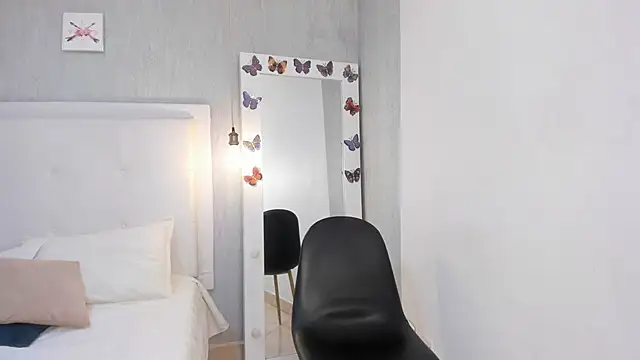 aishawild online show from September 9, 2025, 12:59 pm