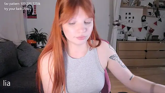 Snapshot of lil_lia chatting on May 4, 2026, 9:55 pm lil lia online show from May 4, 2026, 9:55 pm