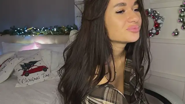 Snapshot of UrLillShy chatting on January 10, 2025, 7:25 am UrLillShy online show from January 10, 2025, 7:25 am