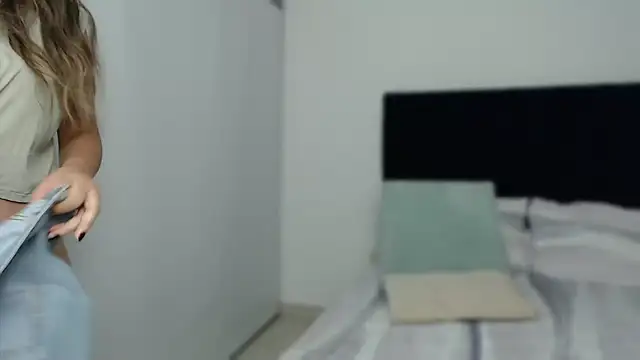 alliee mod online show from February 2, 2025, 4:15 am