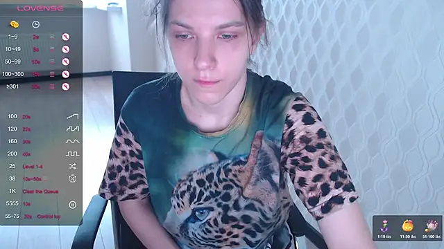 LisaHeart online show from November 17, 2025, 8:31 am