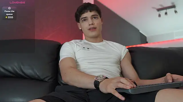 Snapshot of Max_cortes1 chatting on January 23, 2025, 12:46 am Max cortes1 online show from January 23, 2025, 12:46 am