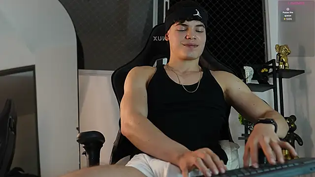 Snapshot of Max_cortes1 chatting on September 16, 2025, 1:39 am Max cortes1 online show from September 16, 2025, 1:39 am