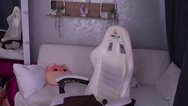 IsabellaFoxyy online show from October 16, 2025, 12:39 pm