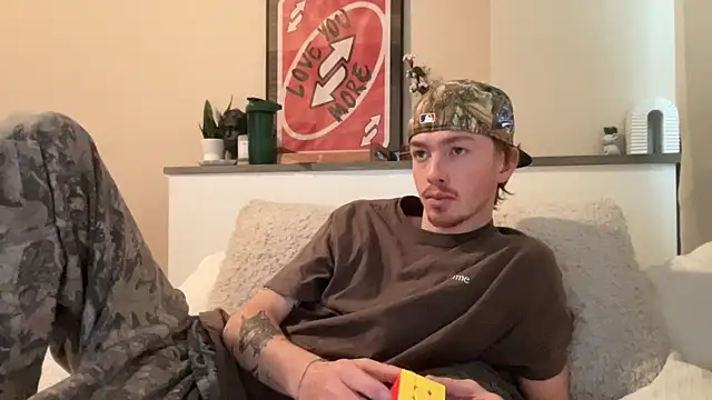 younghungginger online show from December 15, 2024, 7:53 pm