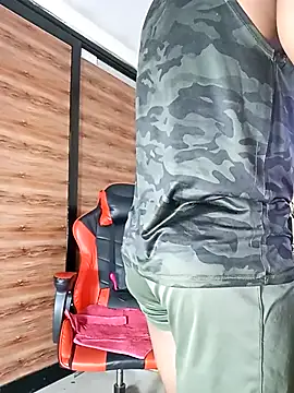 AlejoKhalifa  online show from September 19, 2025, 10:38 am