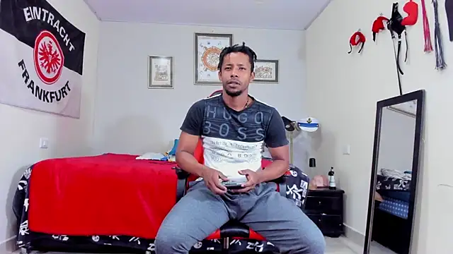 AlejoKhalifa  online show from December 3, 2025, 10:46 am