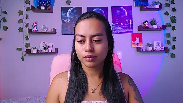 macey elliot  online show from February 5, 2025, 2:05 pm