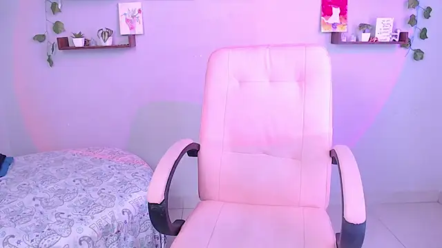 macey elliot  online show from February 8, 2025, 6:55 pm