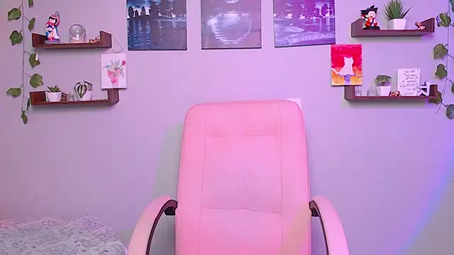 macey elliot  online show from February 11, 2025, 11:43 am