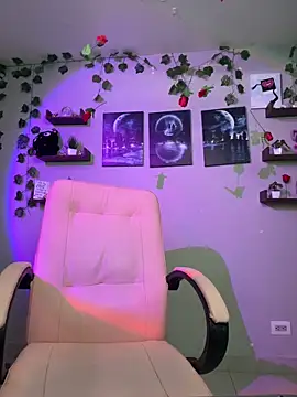 macey elliot  online show from March 19, 2025, 5:28 pm