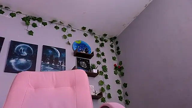 macey elliot  online show from September 9, 2025, 5:01 pm