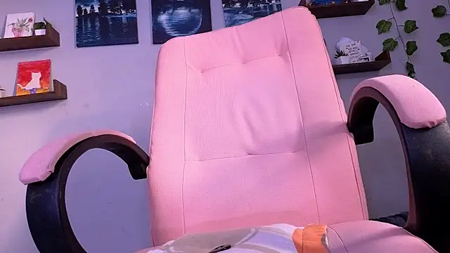 macey elliot  online show from September 16, 2025, 11:22 am