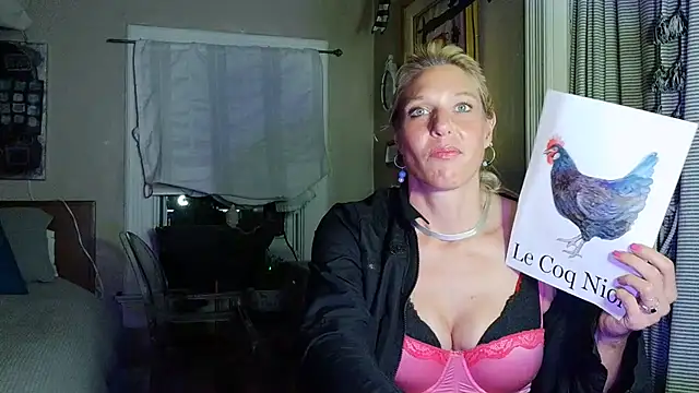 Snapshot of Glamazonx chatting on June 19, 2026, 6:29 am Glamazonx online show from June 19, 2026, 6:29 am