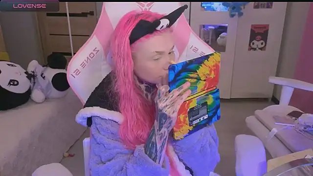 Britney Lynch online show from October 22, 2025, 5:34 pm