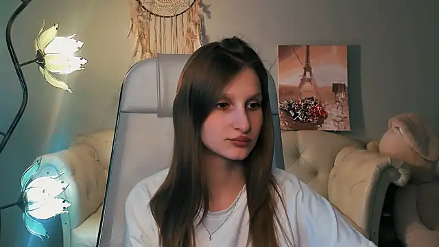 Snapshot of EllaHorton chatting on March 18, 2025, 12:47 pm EllaHorton online show from March 18, 2025, 12:47 pm