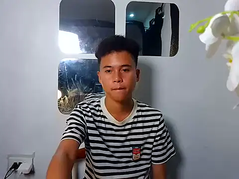 Asiantwink21 online show from September 24, 2025, 7:39 pm