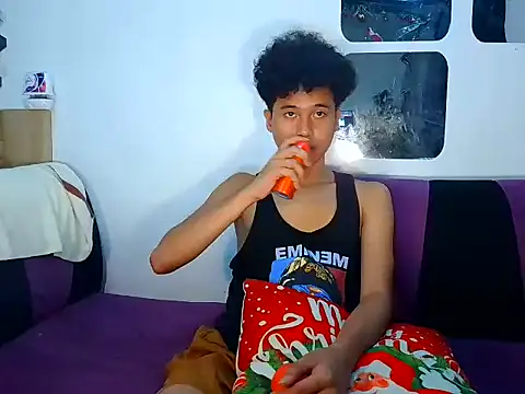 Asiantwink21 online show from December 18, 2025, 1:11 am