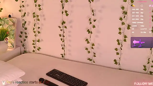 Snapshot of CarlyMilton chatting on July 12, 2026, 9:28 pm CarlyMilton online show from July 12, 2026, 9:28 pm