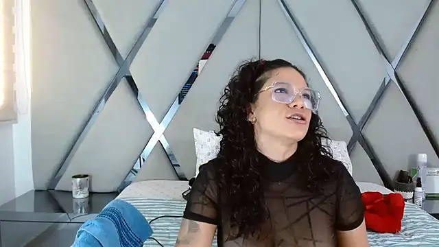 paula daniela1 online show from February 18, 2026, 12:56 pm