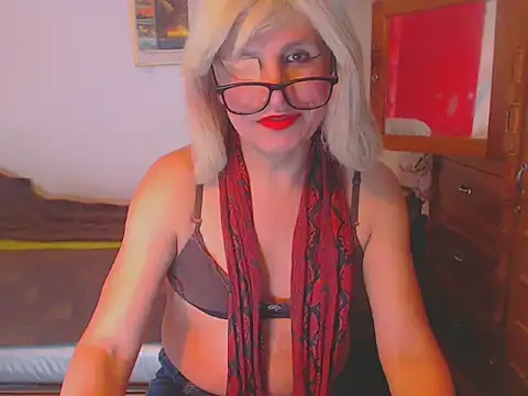 LorenJade online show from March 10, 2025, 10:26 am